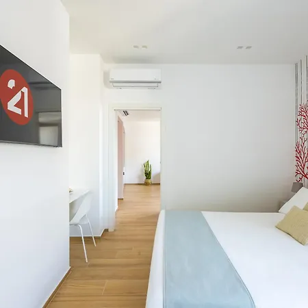 At Twenty-One- Nuovo Appartamento Nel Cuore Di Napoli Coral * Naples