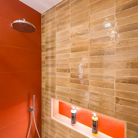 Nuovo Nel Cuore Di At Twenty One - Coral نابولي